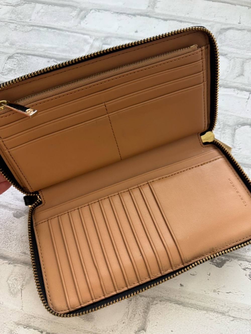 Tory Burch Black Leather Zip Wallet with Gold Logo - Picture 5 of 9